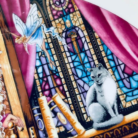 Royal Doulton Bone China “Spellbinder” Collector’s Decorative Plate - Picture 4 of 7